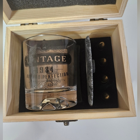 Whiskey Glass Giftbox Set! - Picture 2 of 3